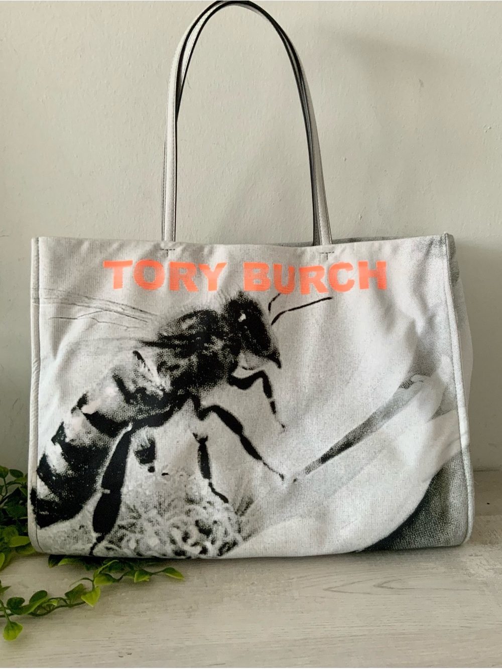 TORY BURCH PRINTED BEE MOTIF LARGE TOTE BAG USED TWICE EXC CONDITION!